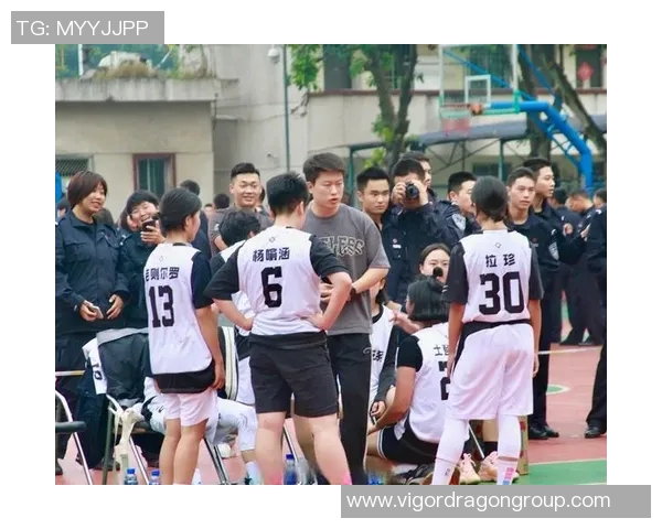 全运会回顾：重庆篮球队展现出强大实力与团队精神的精彩表现