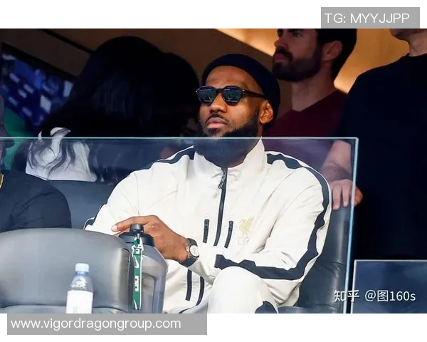 詹姆斯挑战足球明星精彩视频回顾与幕后花絮揭秘